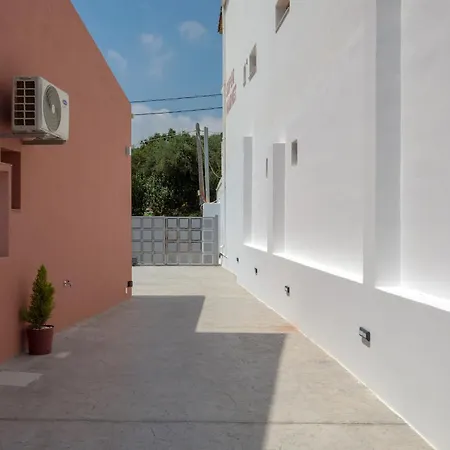 The Red Nest فيلة *