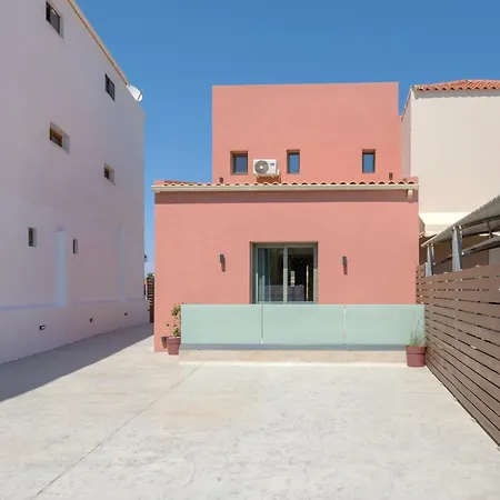 The Red Nest فيلة أمودي