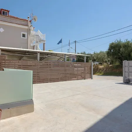 The Red Nest Villa Amoudi