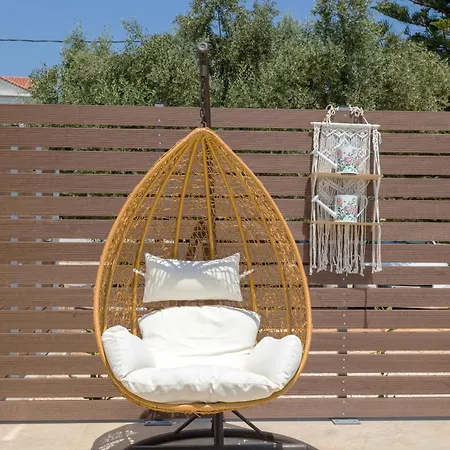 The Red Nest Villa Amoudi