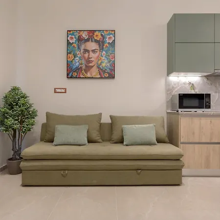 فيلة The Red Nest أمودي