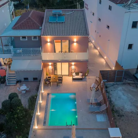 Villa The Red Nest